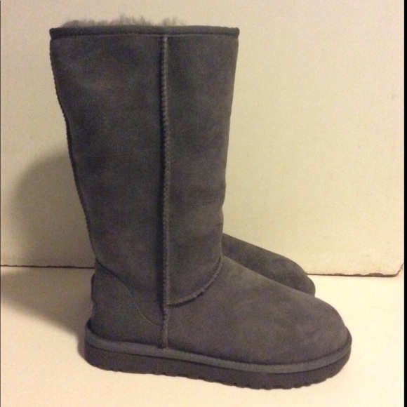 Uggs Tall Classic Boots - Picture 1 of 5